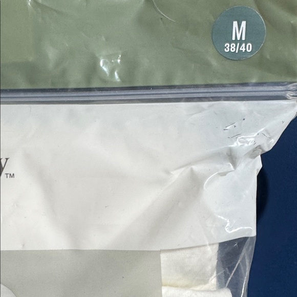 Size Medium Goodfellow & Co Classic White Crew-Neck T-Shirts - Picture 2 of 5